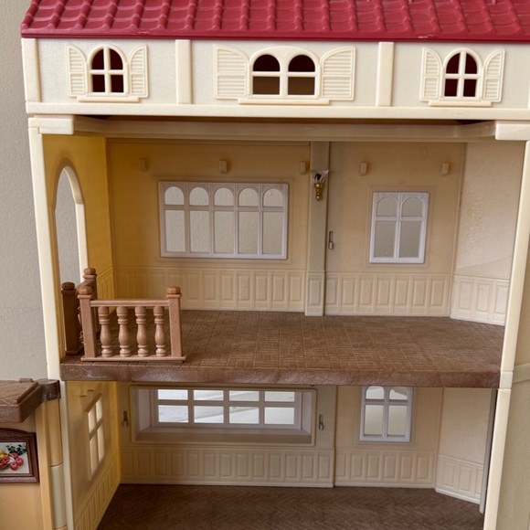 Calico Critters Charming Red Roof Dollhouse - Picture 14 of 16